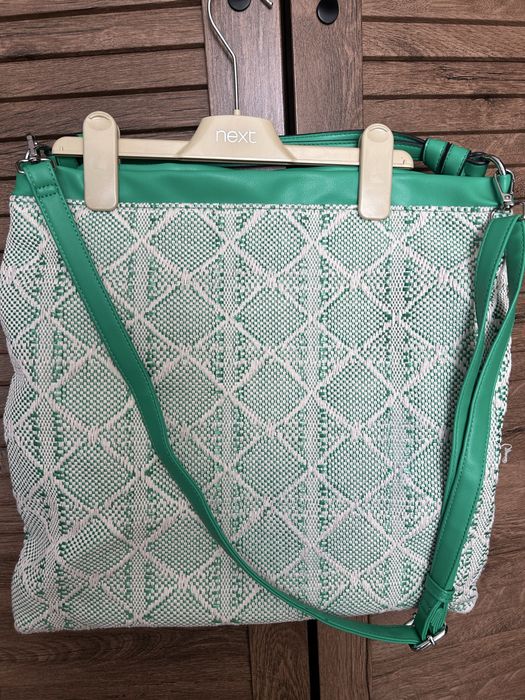 Дамска чанта с подарък