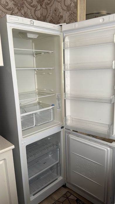 Холодильник Indesit