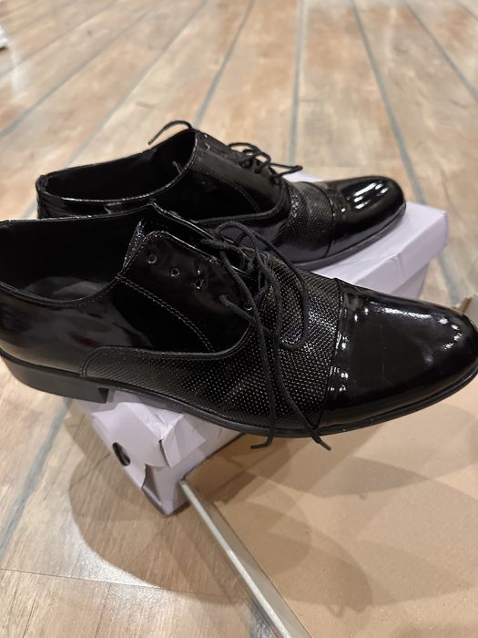 Нови обувки официални.