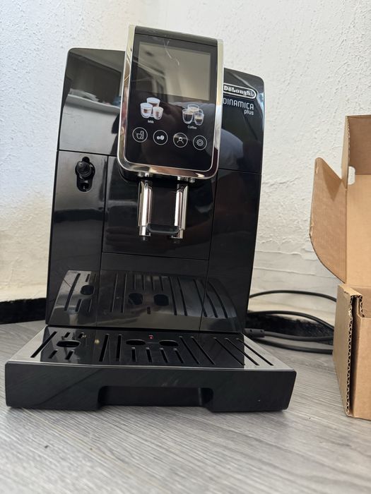 Луксозен Кафеавтомат | De'Longhi Dinamica Plus ECAM382.70.B | 3.5" TFT Екран | 15 бара | Кафемашина!