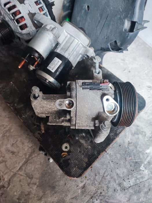 Vînd compresor aer conditionat dacia duster 2022