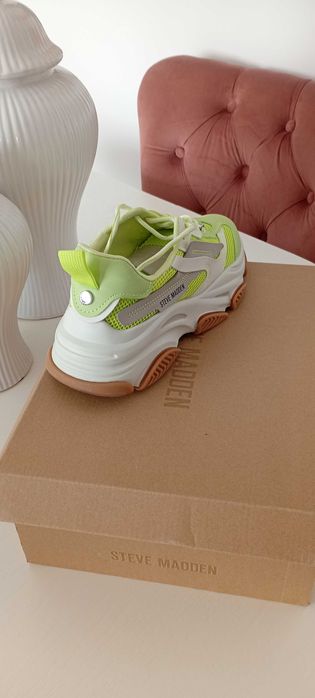 Vând sneakers steve madden