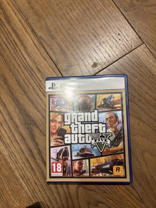 Playstation 5 с 6 игри и два контролера/ 1 TB