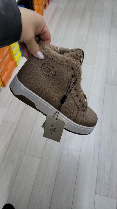 Обувь для всей семьи, дешево.