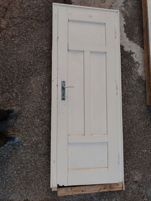 Дървени врати с каси