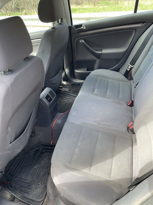 De vânzare masina VW Golf V