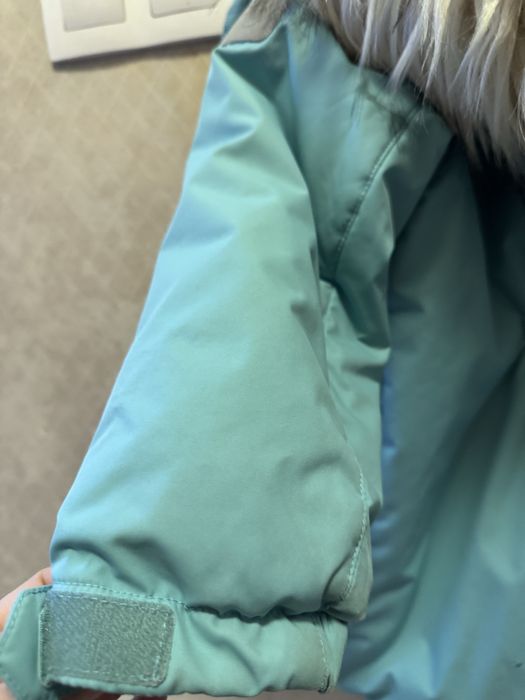 Продам детскую куртку