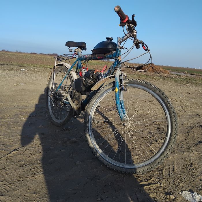 Vând bicicleta cu motor 100cc