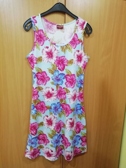 Rochii, bluze cu 10 lei bucata