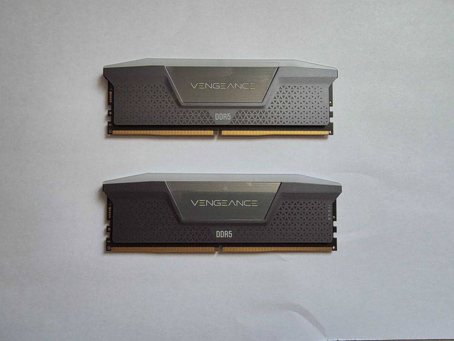 Vand Memorie Corsair Vengeance Std PMIC Cool Grey Heatspreader 32GB (2x16GB), DDR5, 6000MT/s, CL 30, RGB