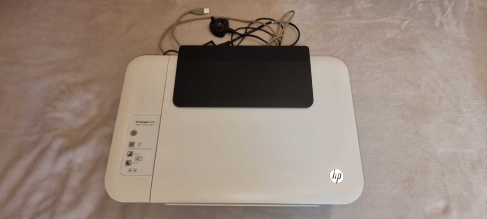 мастиленоструйно многофункционално устройство (принтер, скенер и копир) HP Deskjet 1510 All-in-One.
