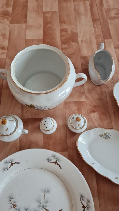 Продам сервиз 47 предметов