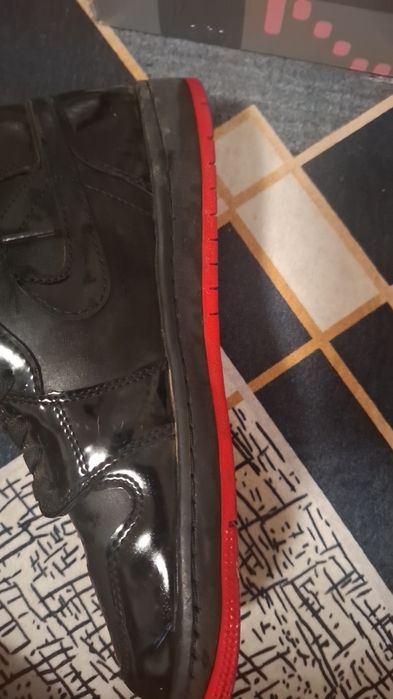 Air Jordan 1 High Patent Bred – Negru/Roșu marimea 42