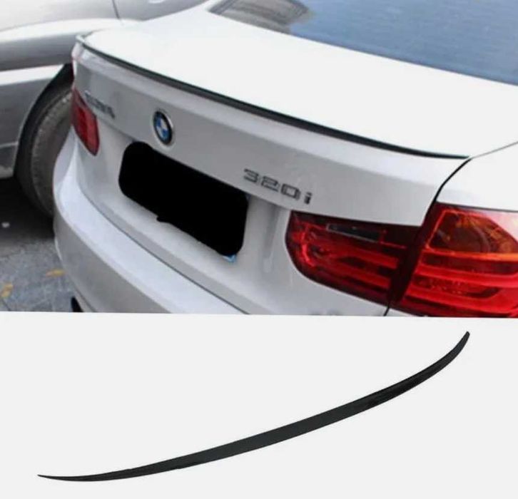 Карбонов лип спойлер за задния капак на автомобила.