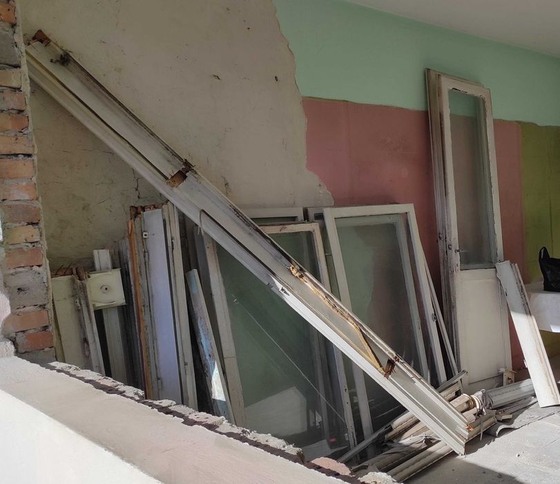 Подарявам стари врати с касите и дограма