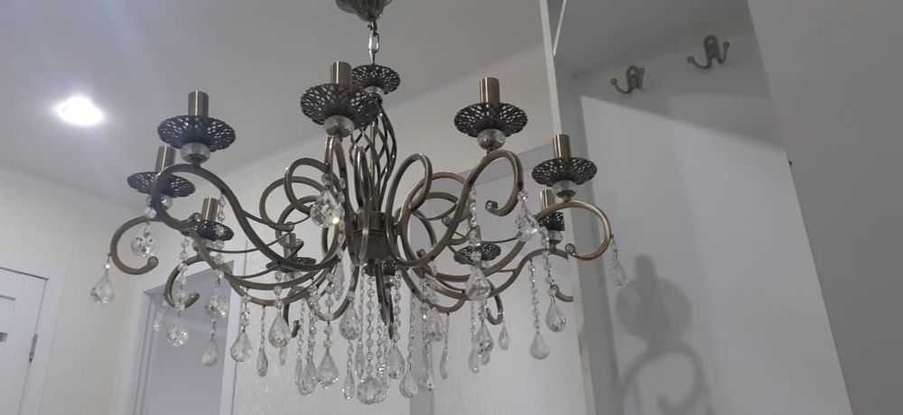 Люстра  продам .