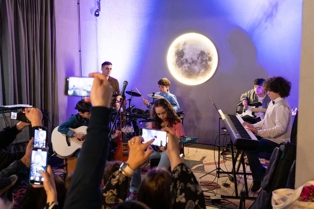 Lecții de chitară (acustică/electrică/bas) - Progresează rapid!