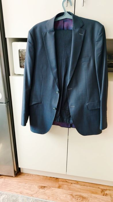 Продается мужской костюм