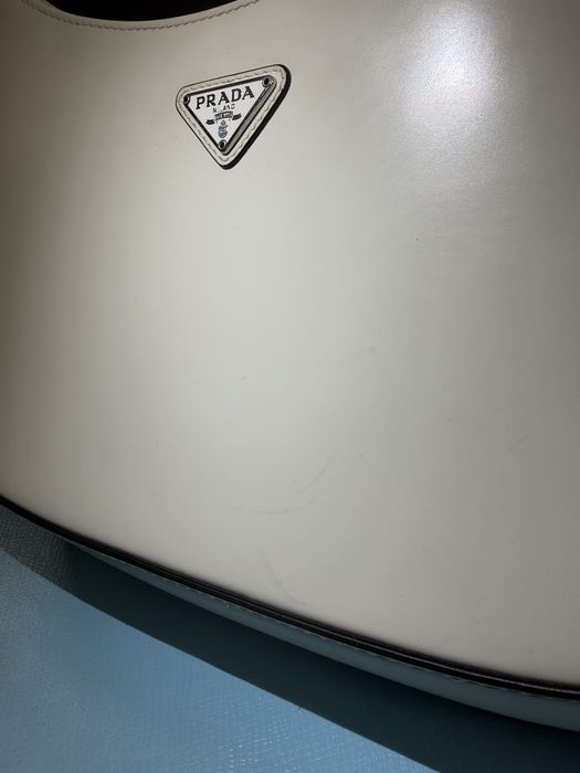 Prada Cleo чанта бяла
