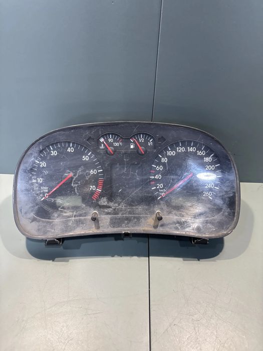 Ceasuri bord 1J0920805B Volkswagen VW Golf 2002 1.9 TDI MT (115 hp)