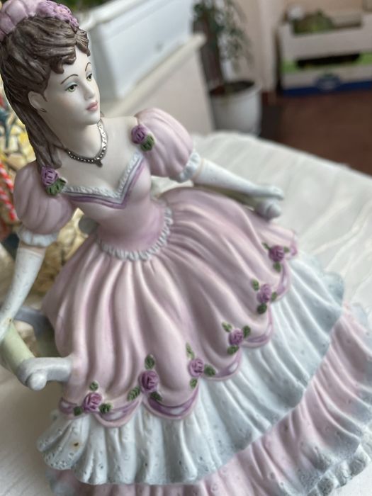 Фигура Coalport Rojal Gaia