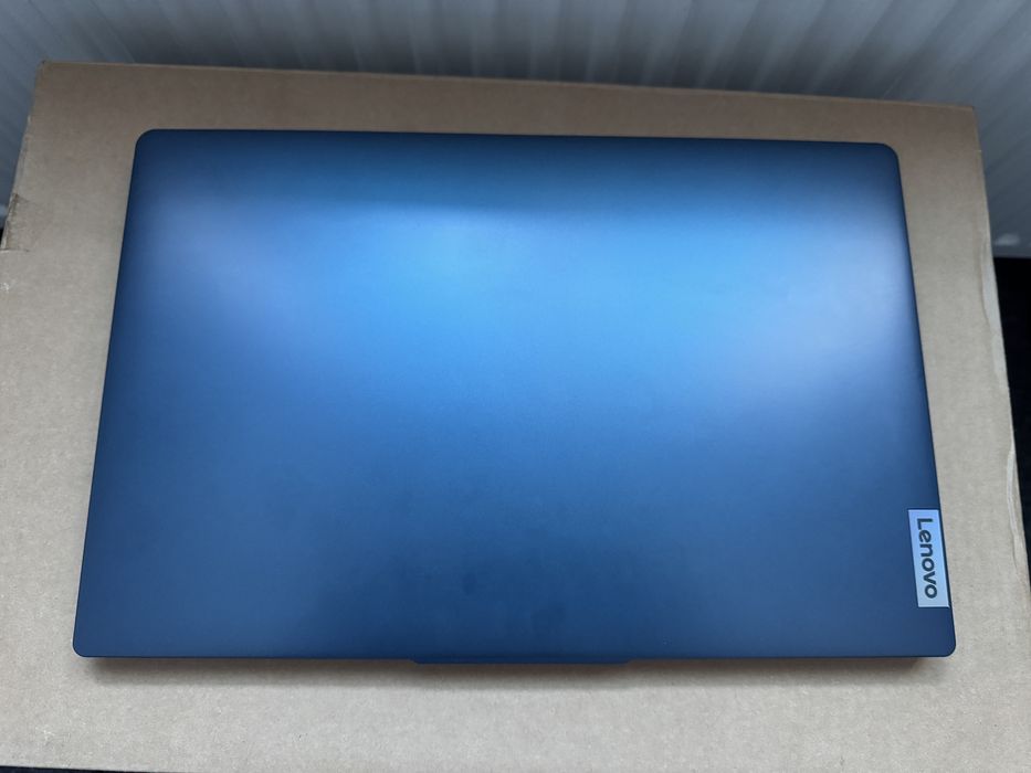 Laptop Lenovo IdeaPad Slim 3 15IAH8, i5 12th Gen, SSD 1TB M2, 8 GB Ram DDR5 Impecabil ca nou baterie 100%, factura + garantie
