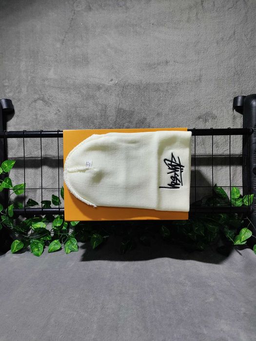 Fes Stussy culoare crem