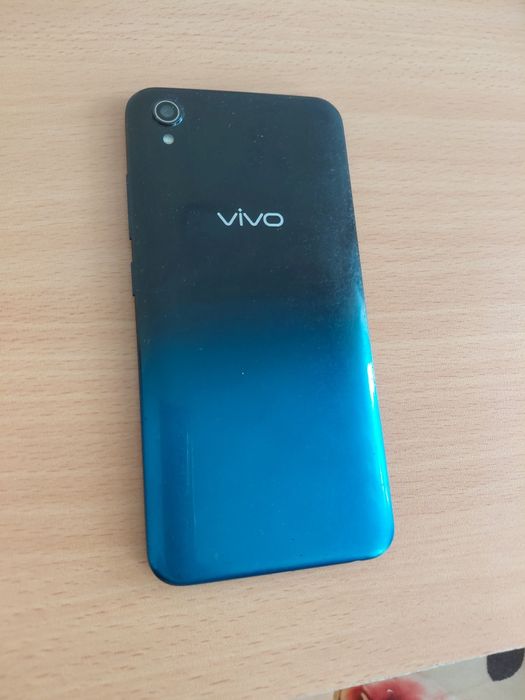 Продам телефон виво 18