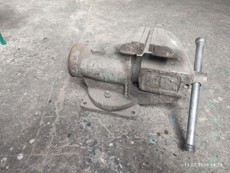 Тиски слесарные ссср