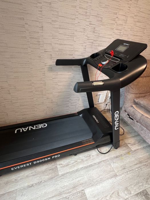 Продам беговую дорожку Genau