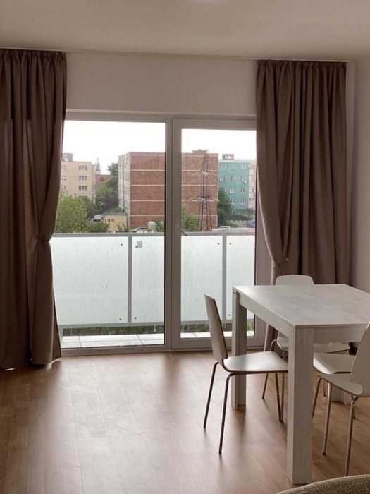 Inchiriez apartament