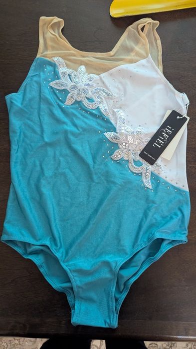 Продам костюмчик для гимнастики на девочку