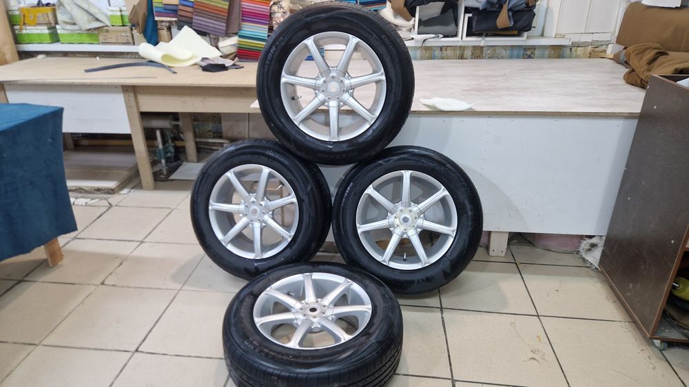 Продам диски 215×65×16.с шинами. 5×114,3