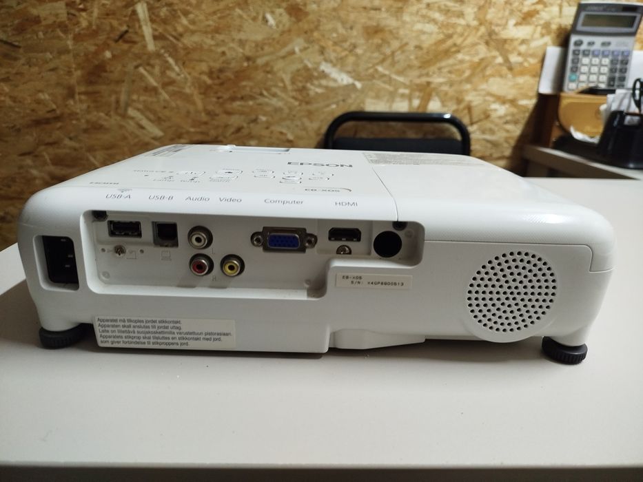 Epson EB x05 sotiladi holati yaxshi