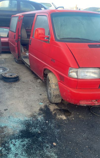 Aripa fata stanga Volkswagen VW Transporter T4