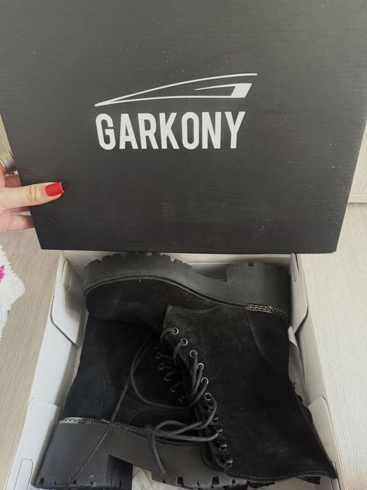 ghete piele intoarsa