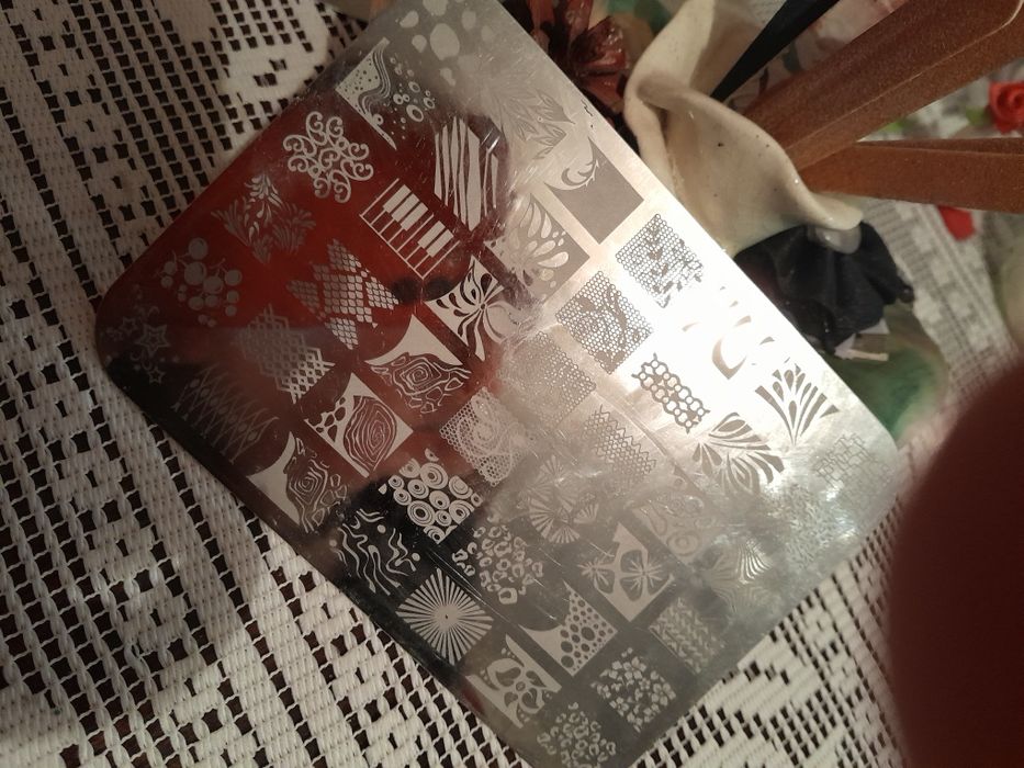 Електрическа пила и шаблони за маникюр