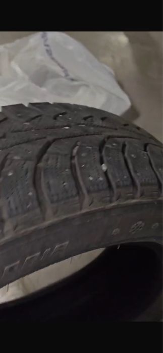 Покрышка 235/60/18 от лексуса зимний  бренд triangle