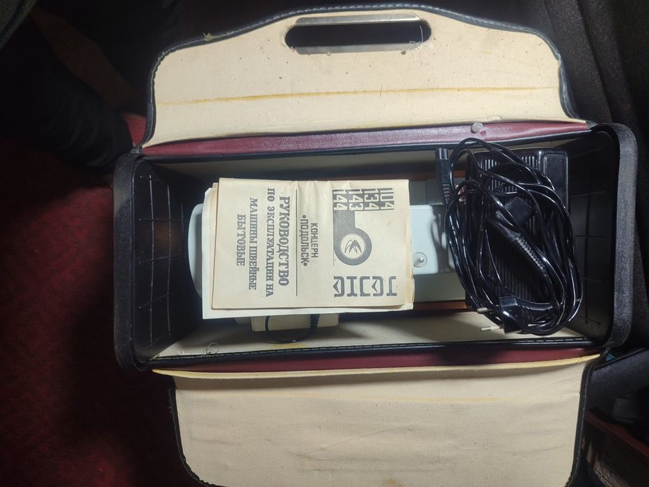 Продам швейную машинку.