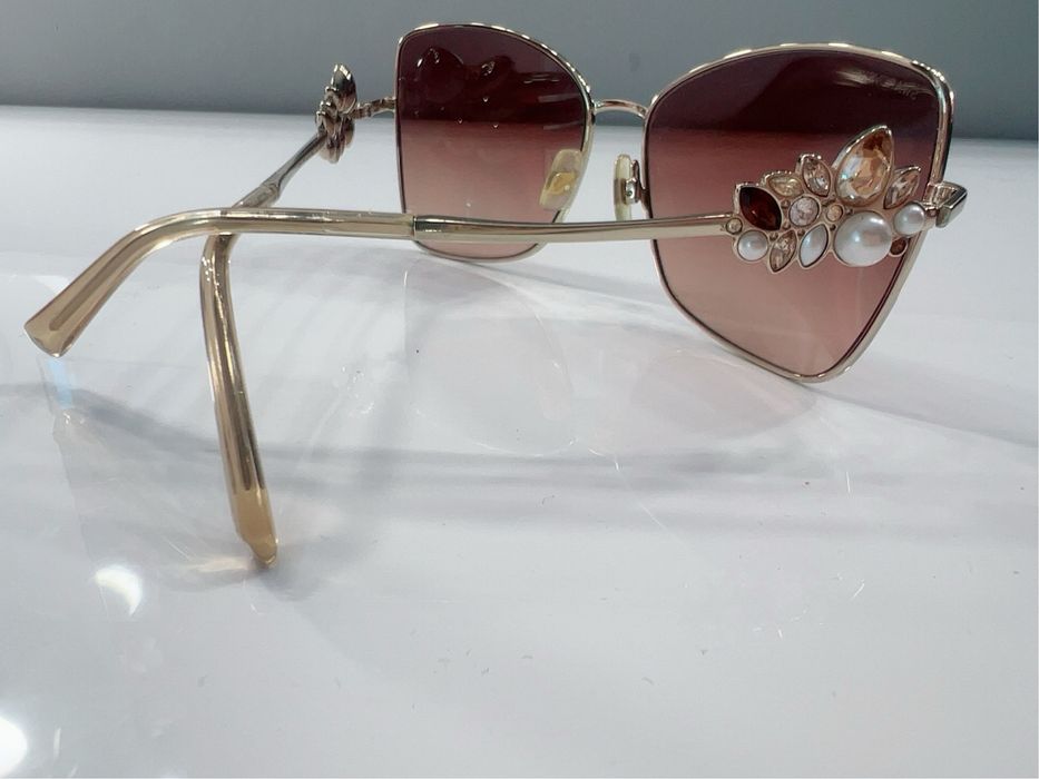 Оригинални слънчеви очила Swarovski и калъф