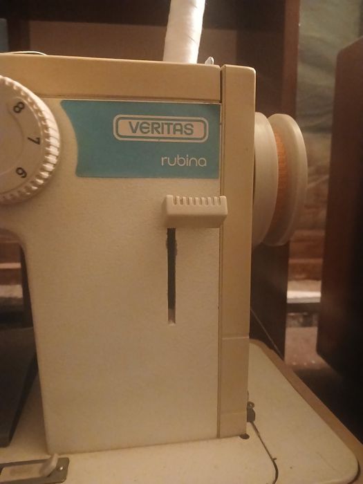 Швейная машина сотилади холати яхши ишлайди