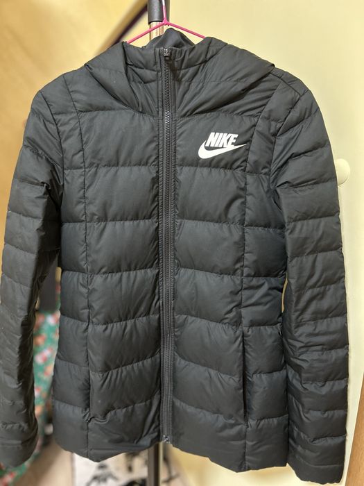 Дамско яке Nike XS