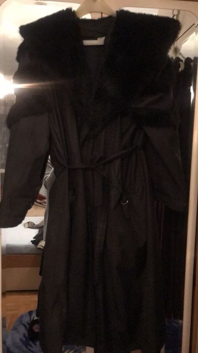 Черен шлифер с яка