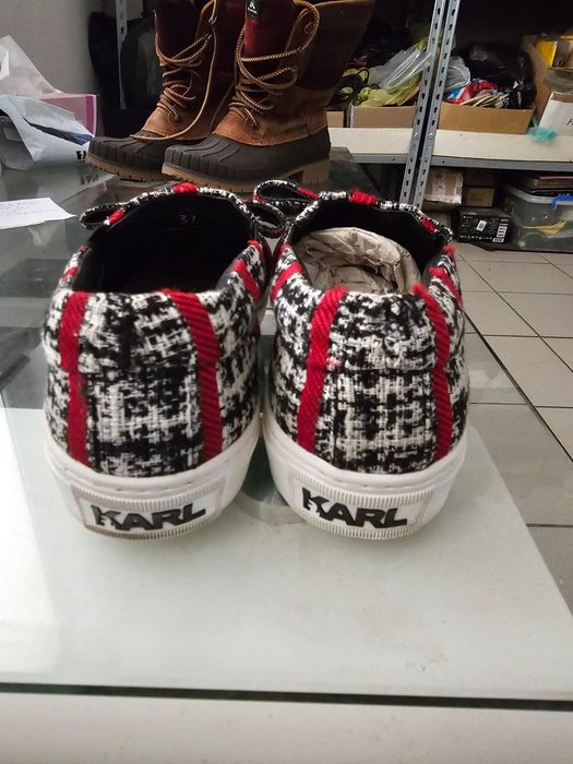 Tenesi Karl Lagerfeld