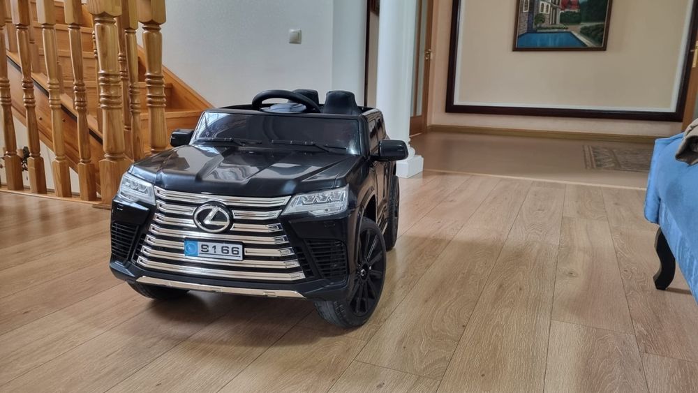 Детская машина Лексус