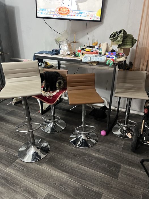 Барная стойка и 4 барных стула