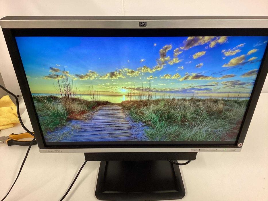 Офис Монитор HP LA2205wg 22" инча