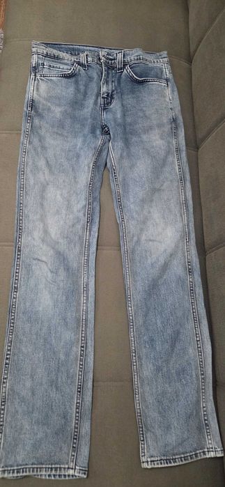 Blugi Levi's marimea 29,albastri,stare foarte buna