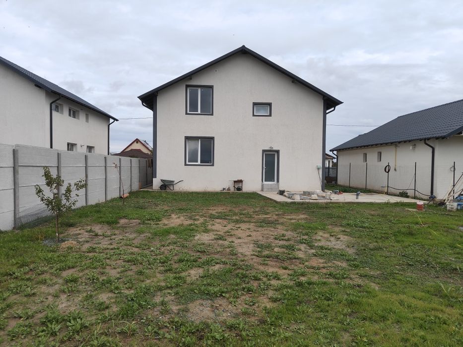 Închiriez vilă nouă Cumpăna