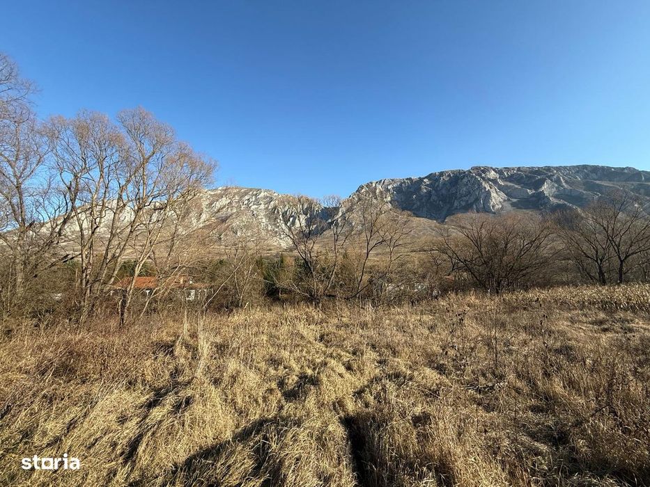 Teren 1.250 m² Rimetea, priveliște superbă, acces din 2 direcții